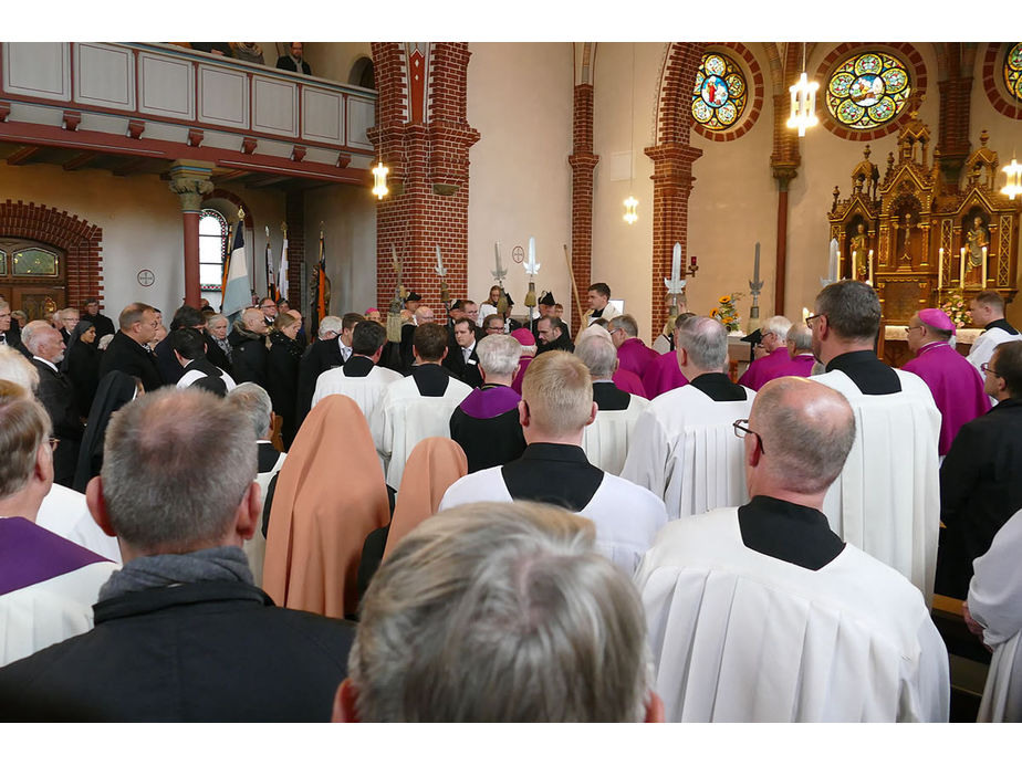 Pontifikalrequiem und Beisetzung von Weihbischof em. Johannes Kapp (Foto: Karl-Franz Thiede)